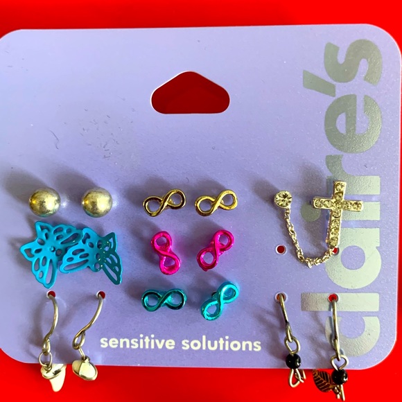 Teen jewelry bundle deal!! 11 different pieces of necklaces, and earrings! - Picture 8 of 12